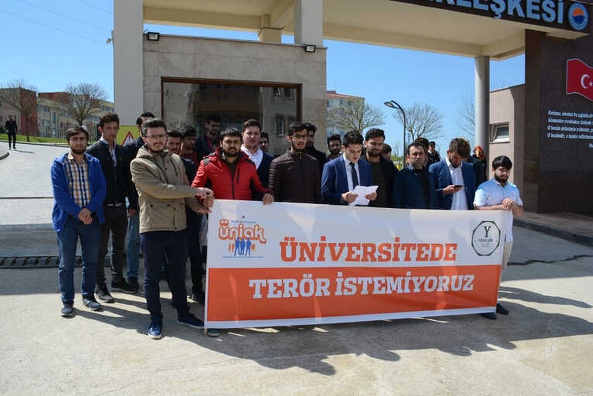 AK Parti\'li Gençler Saldırıyı Protesto Etti
