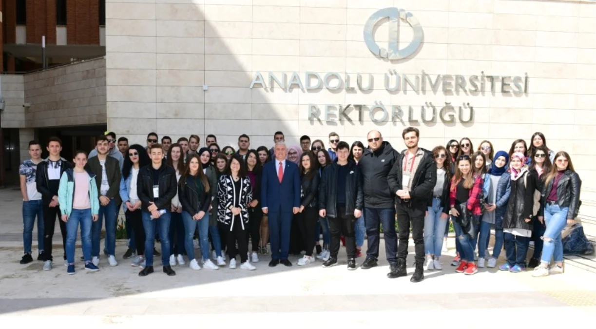 Batı Trakya\'daki Türk Öğrencilerden Rektör Gündoğan\'a Ziyaret