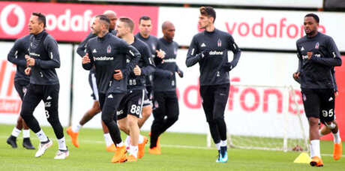 Beşiktaş\'ta Göztepe Maçı Hazırlıkları Sürüyor