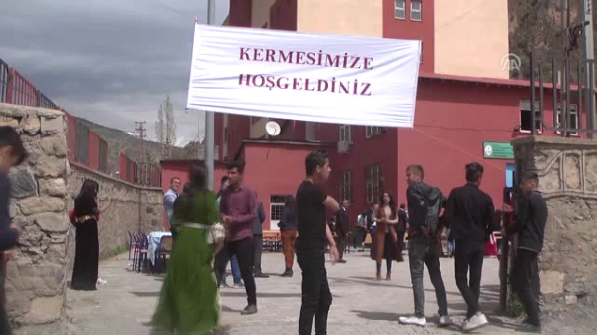 Çukurca\'da Öğrenciler Yararına Kermes Düzenlendi