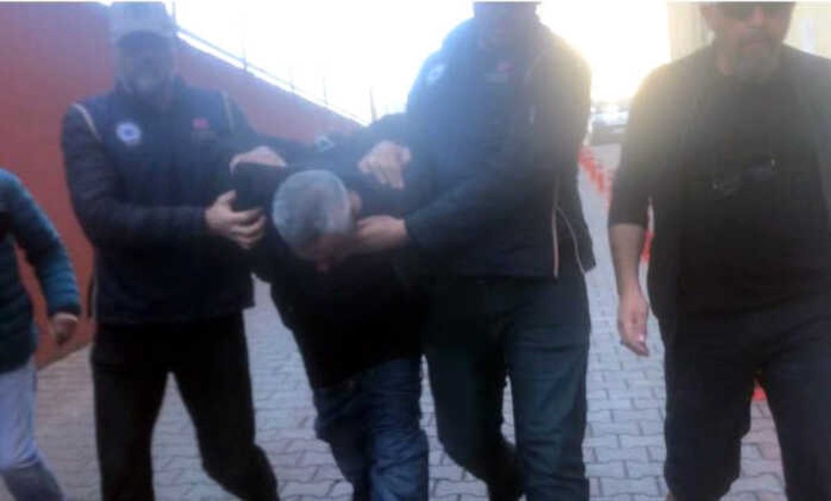 Dehşeti Yaşatan Fetö Şüphelisinin Pantolonu Düştü