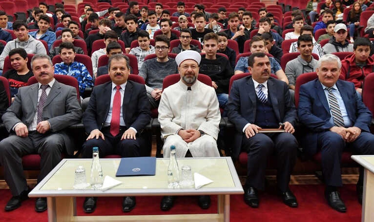 Diyanet İşleri Başkanı Erbaş, Avrupa\'dan Gelen Gençlerle Buluştu