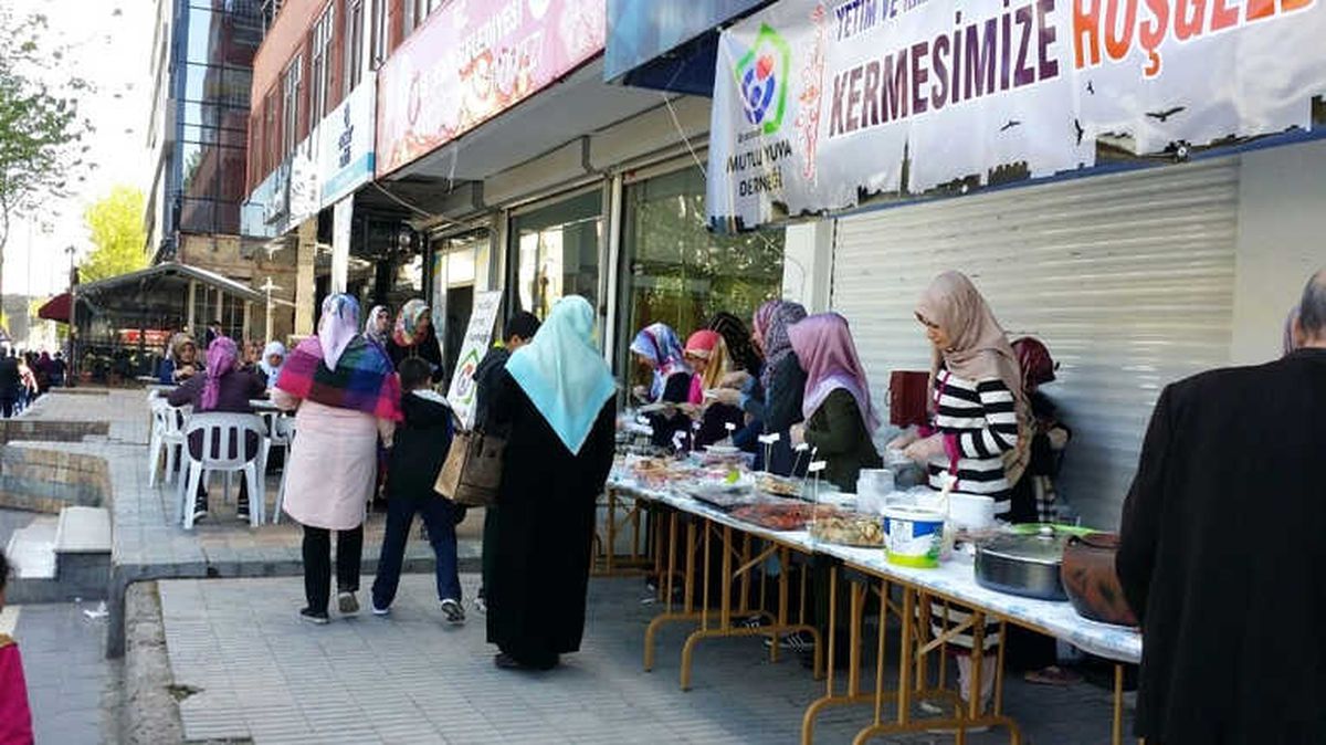 Diyarbakır\'da Yetim ve Kimsesiz Çocuklar Yararına Kermes Açıldı