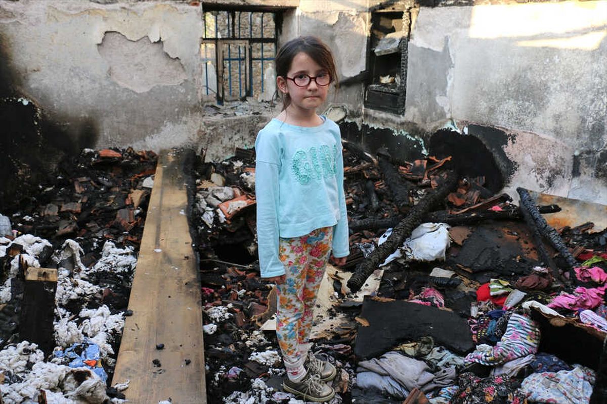 Evleri Yanan Aile Yardım Bekliyor