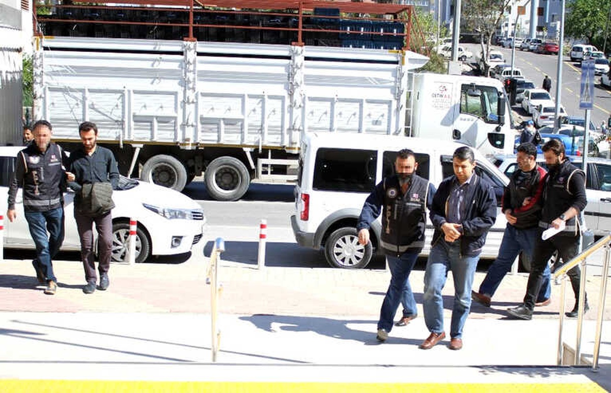 Gözaltına Alınan Fetö Şüphelileri Adliyede