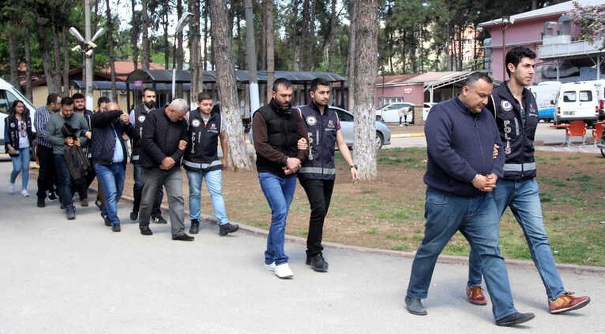 Hatay\'dan Adana\'ya Minibüslerle Kredi Çektirmeye Getirdiler