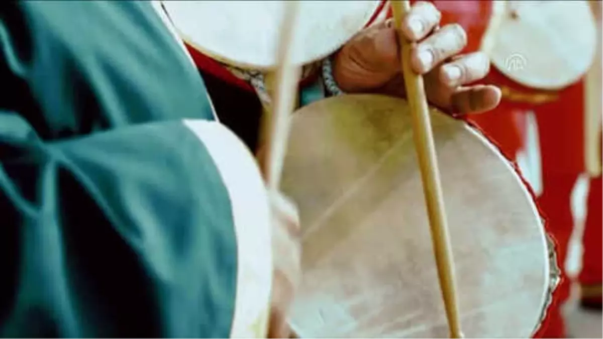 Kahramanlar İçin Bestelenen Marşa Mehterli Yorum