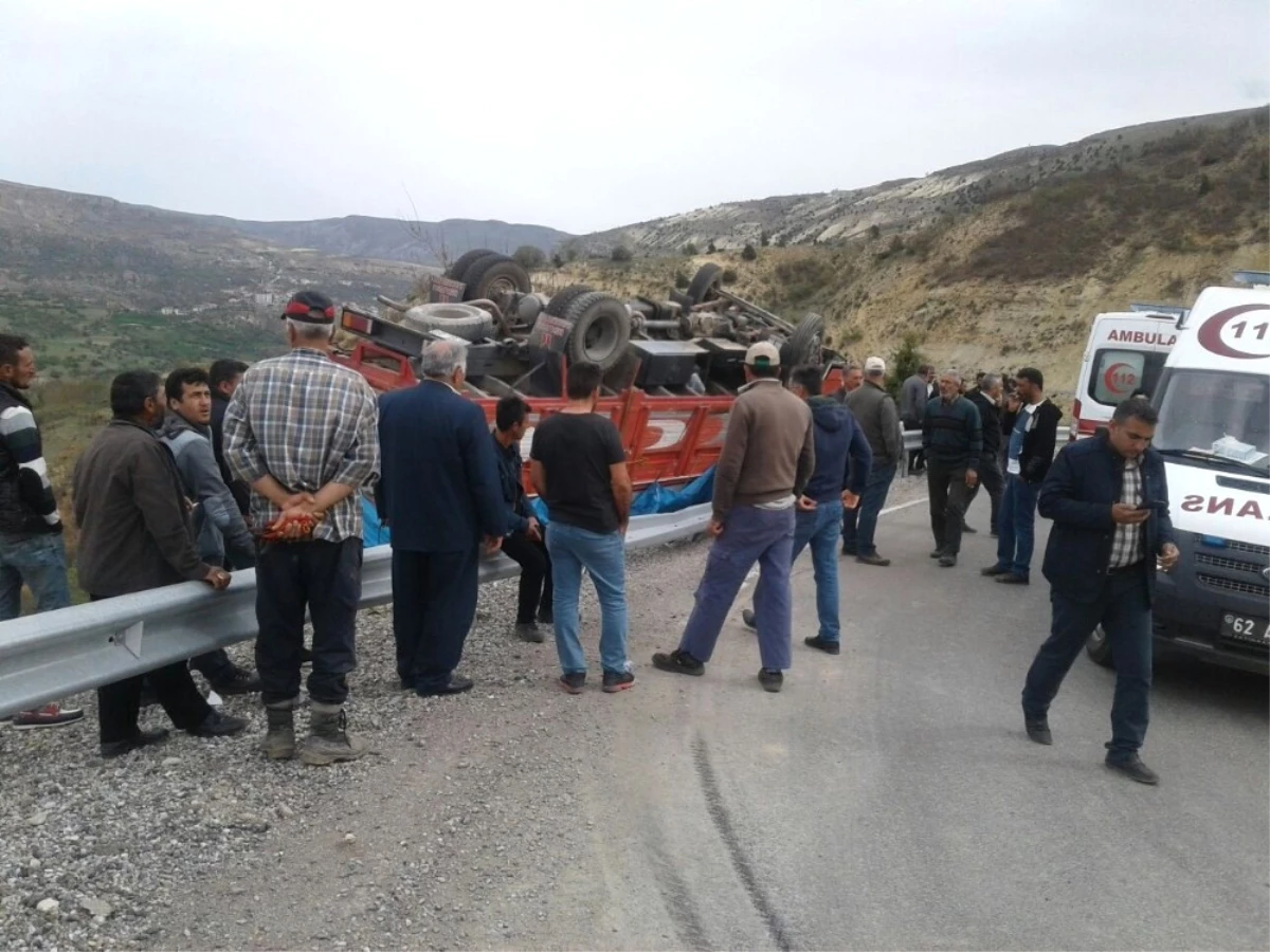 Kamyon Ters Döndü, Yara Almadan Kurtuldular