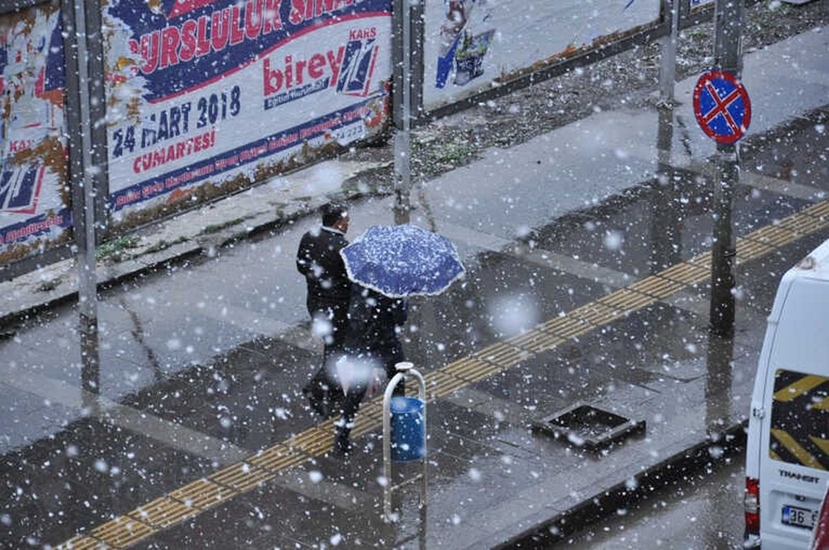 Kars\'ta Nisan Karı Şaşırttı