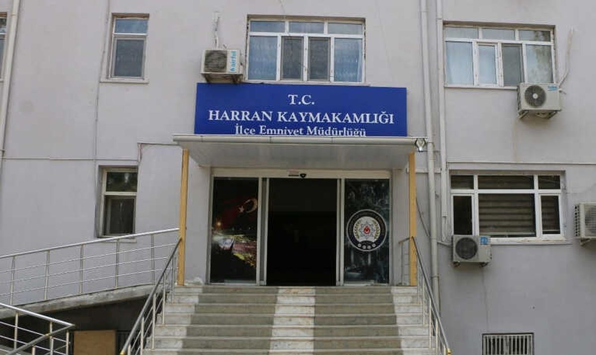 Kendilerini Polis Olarak Tanıtıp Girdikleri Evi Soydular