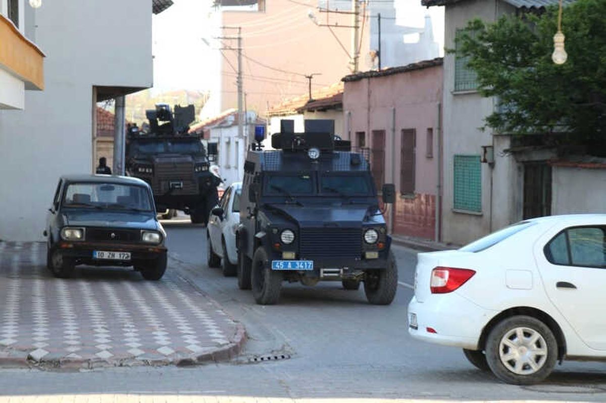 Manisa\'da Suç Örgütüne Ağır Darbe: 20 Gözaltı