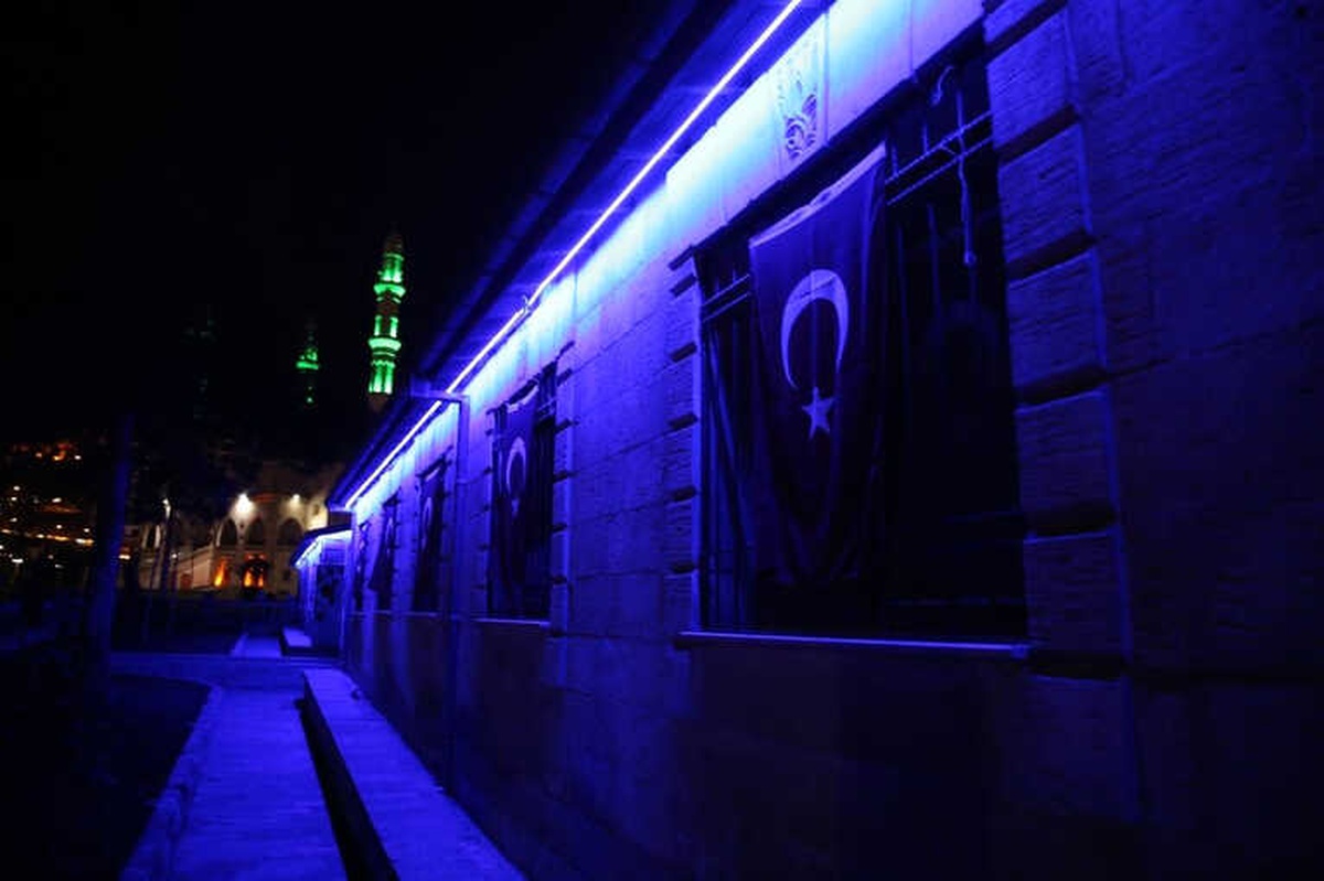 Mardin\'de Otizme Karşı Mavi Işık Yak Kampanyasına Destek