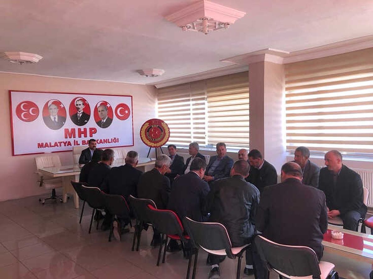 Muhtarlardan MHP\'ye Destek