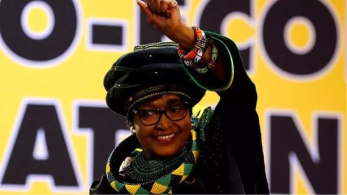 Nelson Mandela\'nın Eski Eşi Winnie Mandela Hayatını Kaybetti