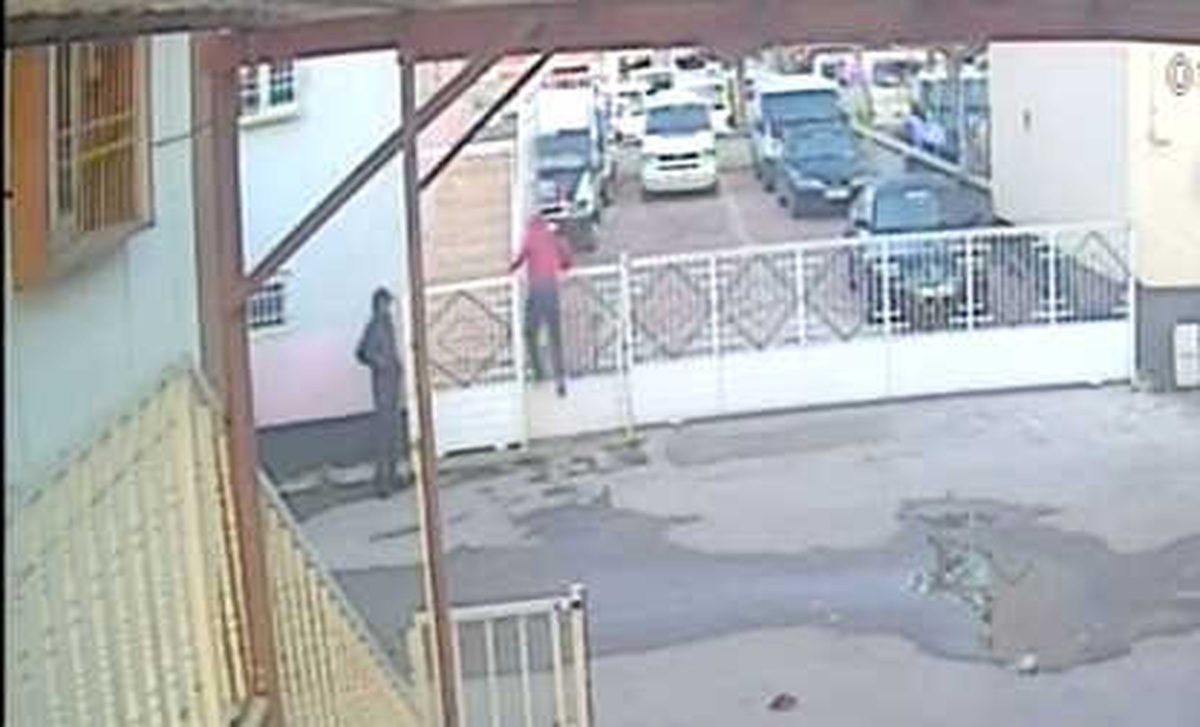 Güpegündüz Minibüs ve Otomobil Çalan Hırsızlar Pes Dedirtti