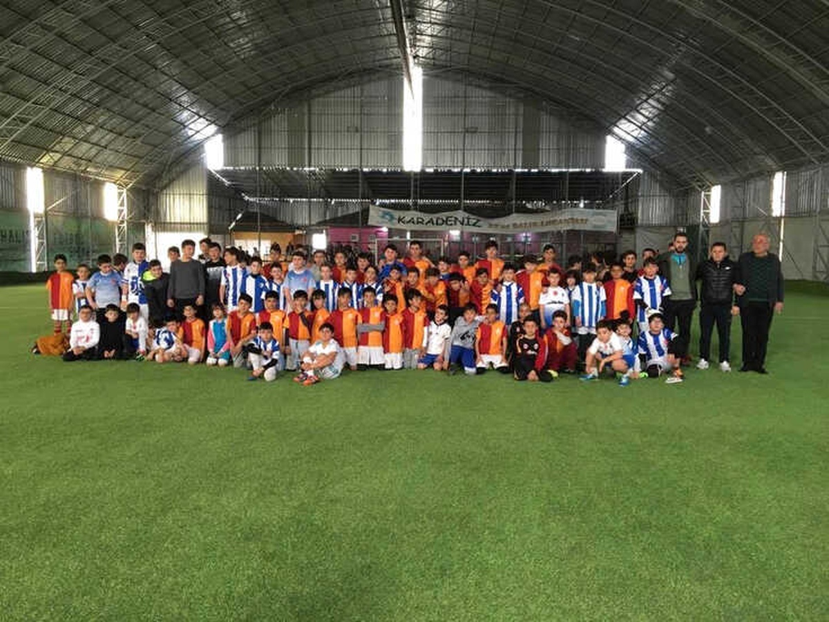 Palandöken Futbol Okulu\'nda Futbol Şenliği