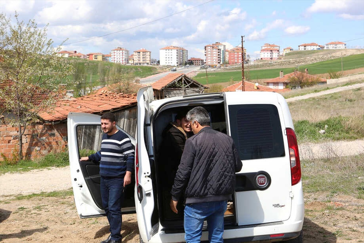Sekiz Gündür Kayıp Olan 2 Kız Çocuğunu Polis Kurtardı