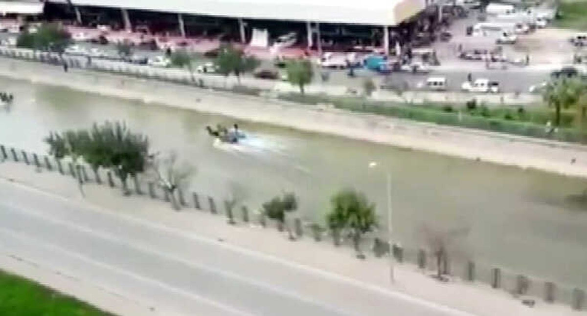 Sulama Kanalında Atlarla ve Bisikletlerle Yarıştılar