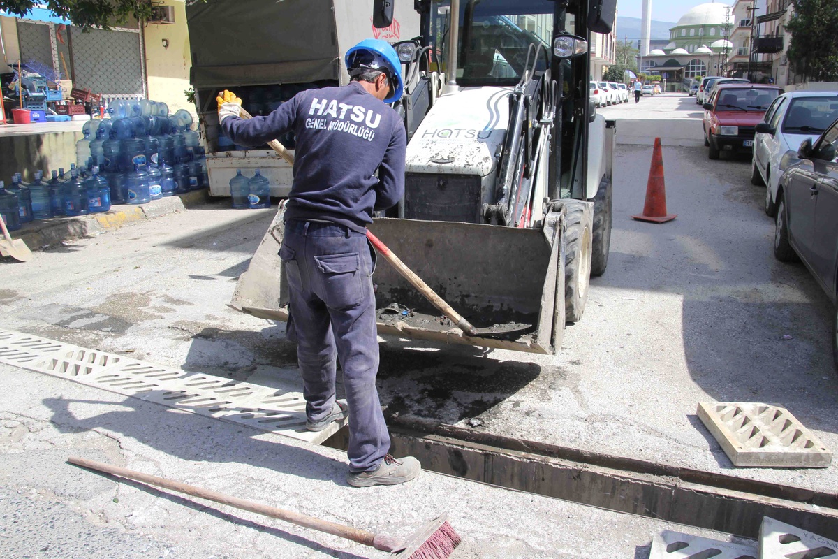 Tıkanan Yağmursuyu Izgaralarında Bakım Onarım Sürüyor