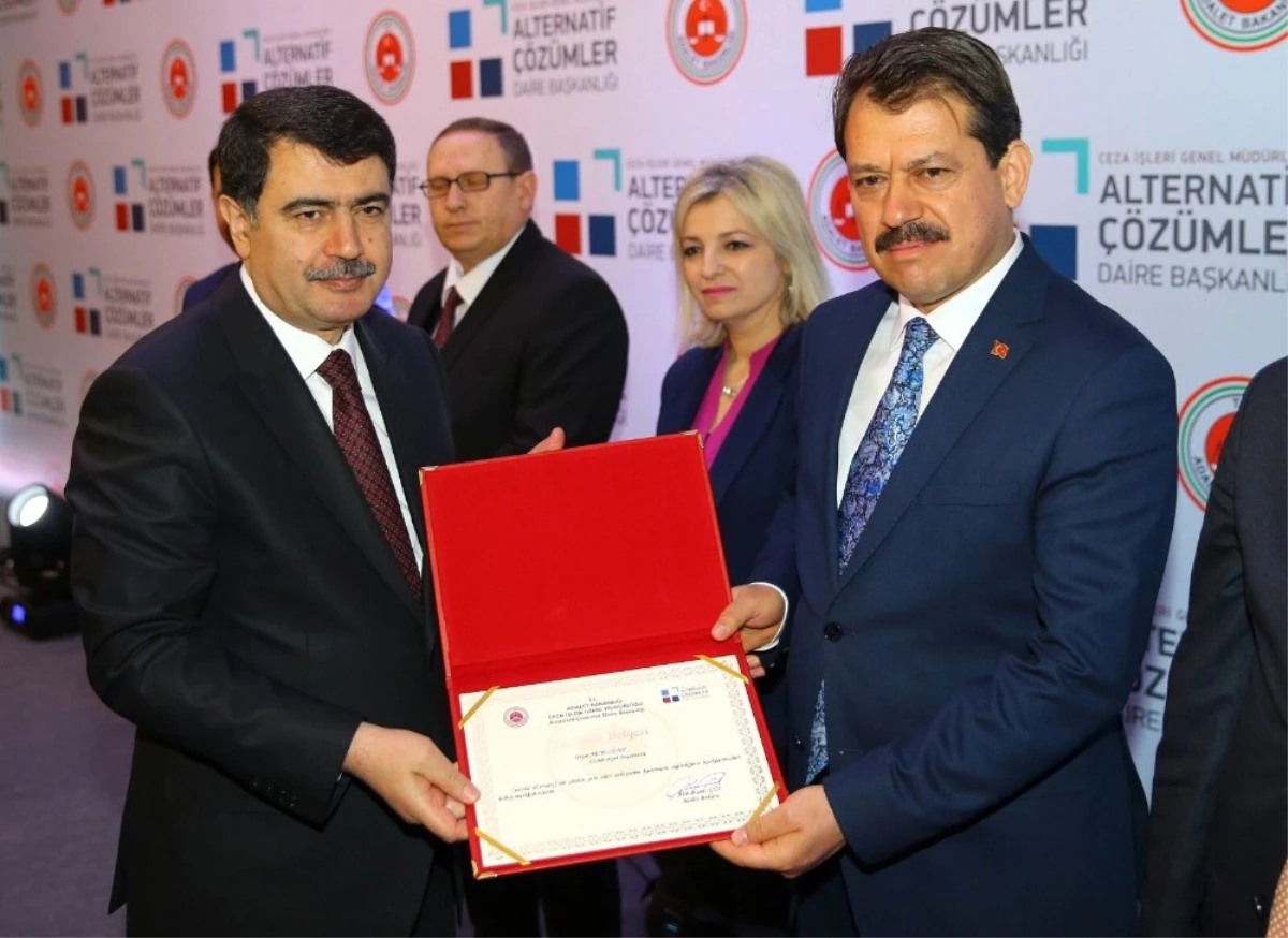 Türkiye 3\'üncüsü Olan Adana Uzlaştırma Bürosu Ödüle Layık Görüldü