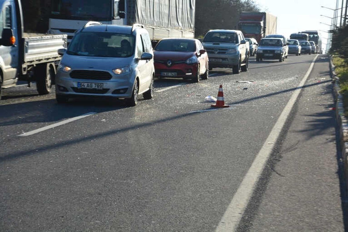 Uşak\'ta 5 Araçlı Zincirleme Kaza: 6 Yaralı
