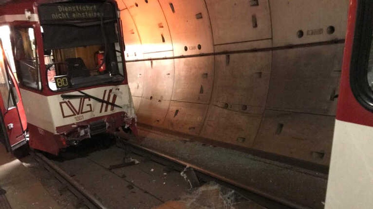 Almanya\'da Metro Kazası: 35 Yaralı