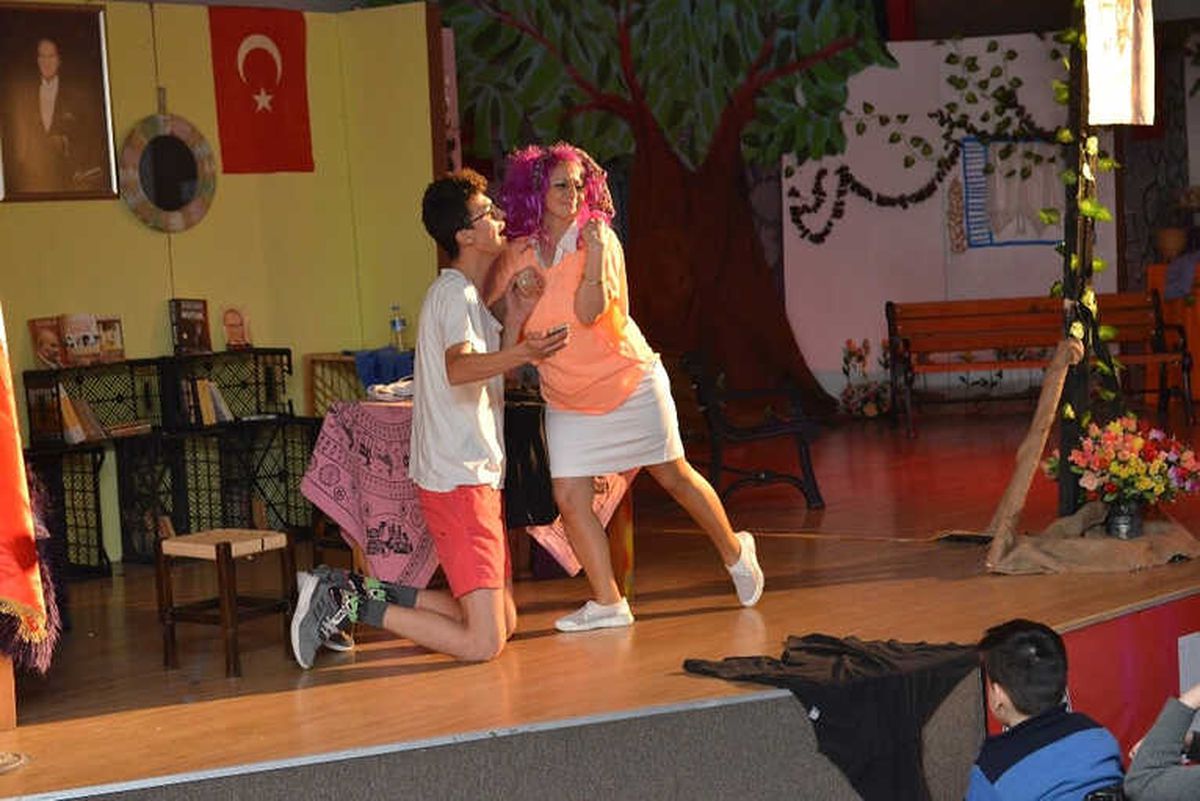 Candost Sitesi Müzikaline Tam Not