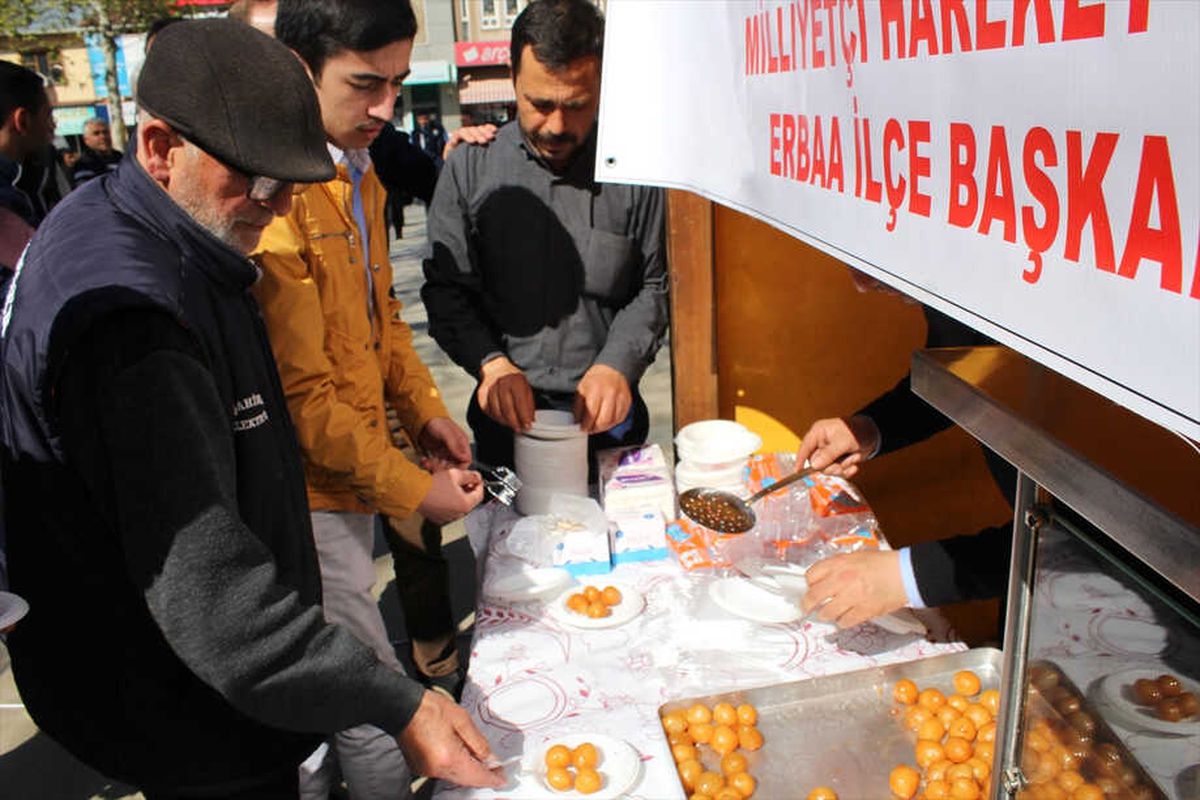 Erbaa\'da Alpaslan Türkeş İçin Lokma Dağıtıldı