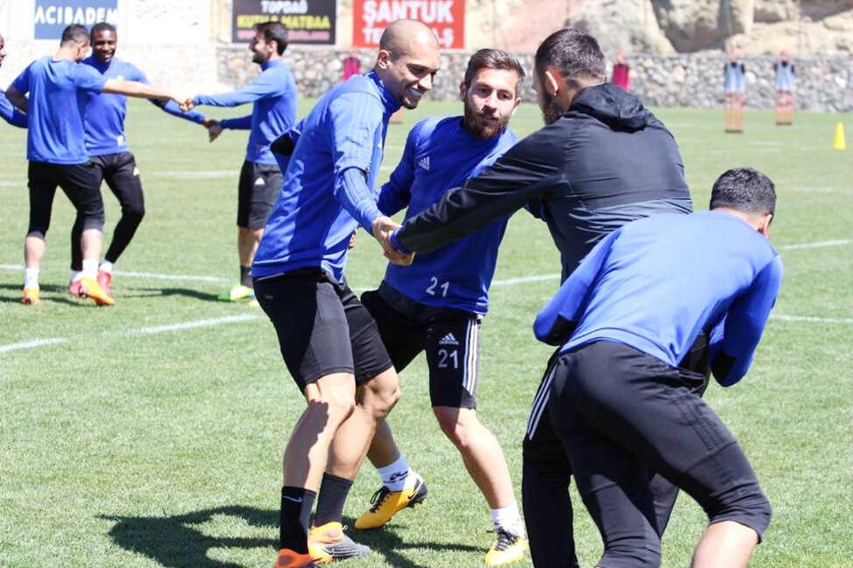 Evkur Yeni Malatyaspor\'da Khalid ve Azubuike\'nin Sakatlığı Moralleri Bozdu