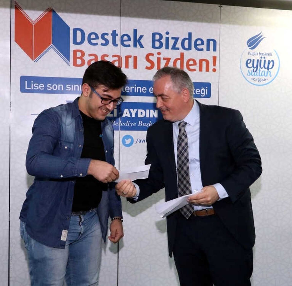Eyüpsultan Belediyesinin Eğitim Desteği Yüzleri Güldürüyor