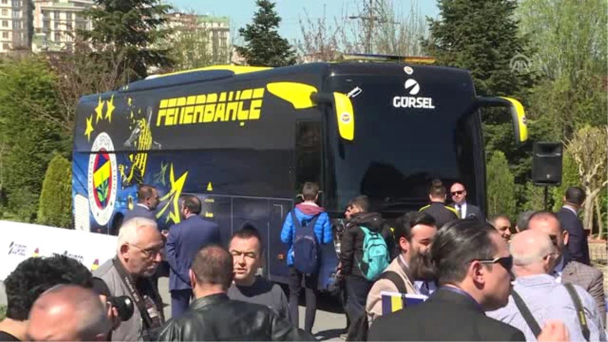 Fenerbahçe Futbol Takımı\'na Yeni Otobüs