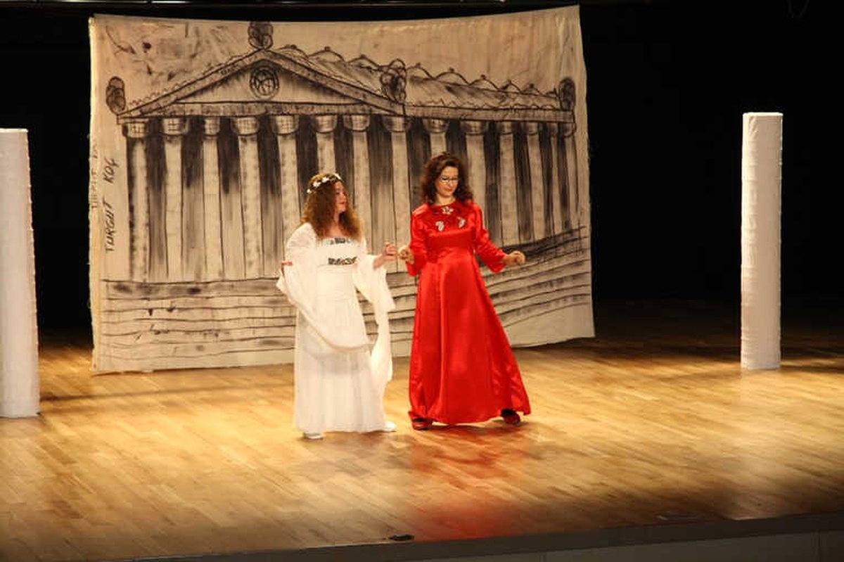 Halk Merkezlerinden Yıl Sonu Tiyatro Gösterisi