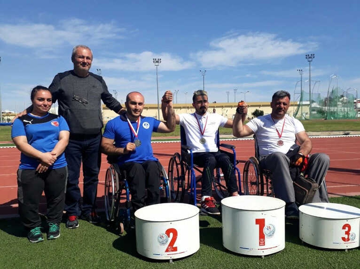 Kağıtsporlu Şahin, Gülle\'de Türkiye Rekoru Kırdı