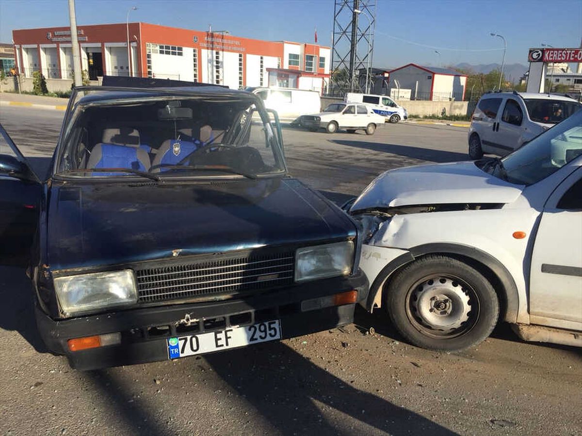 Karaman\'da Trafik Kazası: 3 Yaralı