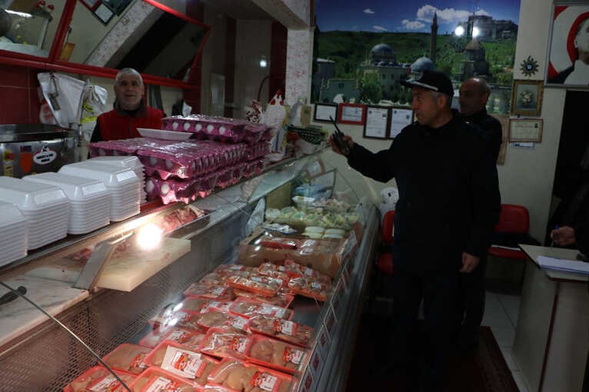 Kars\'ta Zabıta Fırın, Kasap ve Lokantalarda Denetleme Yaptı