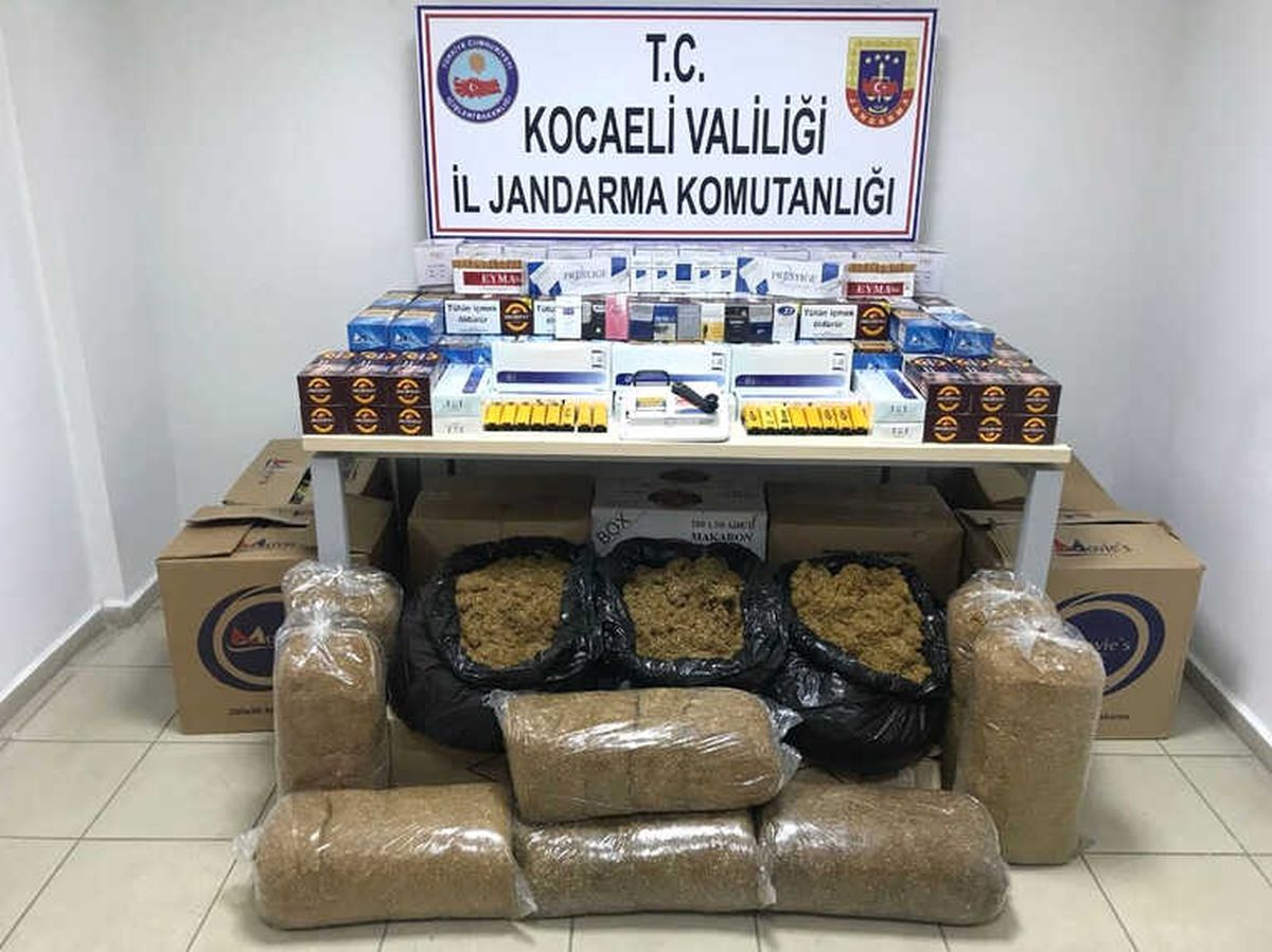 Kocaeli\'de Kaçak Sigara Operasyonu: 4 Gözaltı