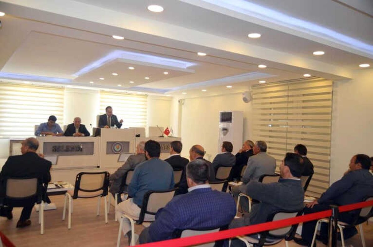 Komisyon Seçiminde Arbede Çıktı Meclis Üyesinin Parmağı Kırıldı