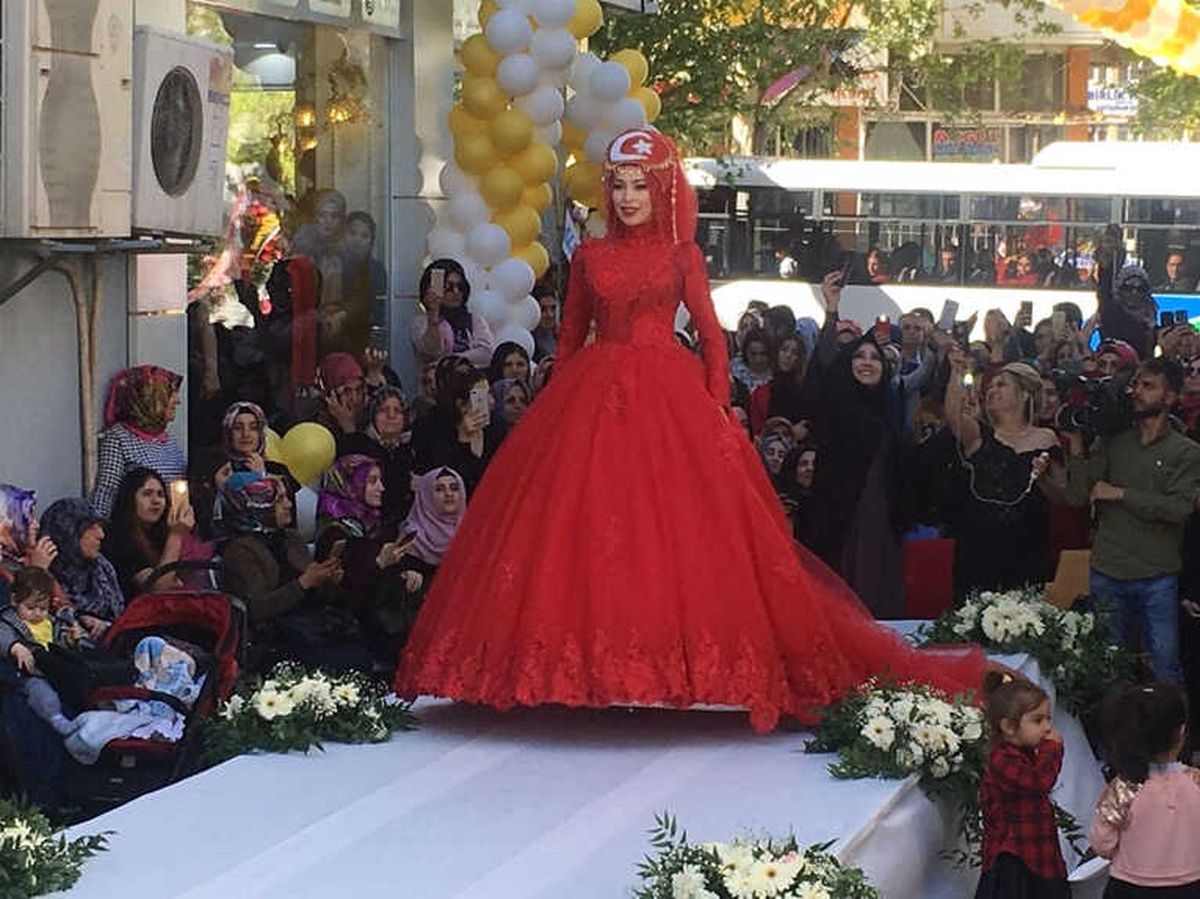 Mankenler Sokak Defilesi Yaptı
