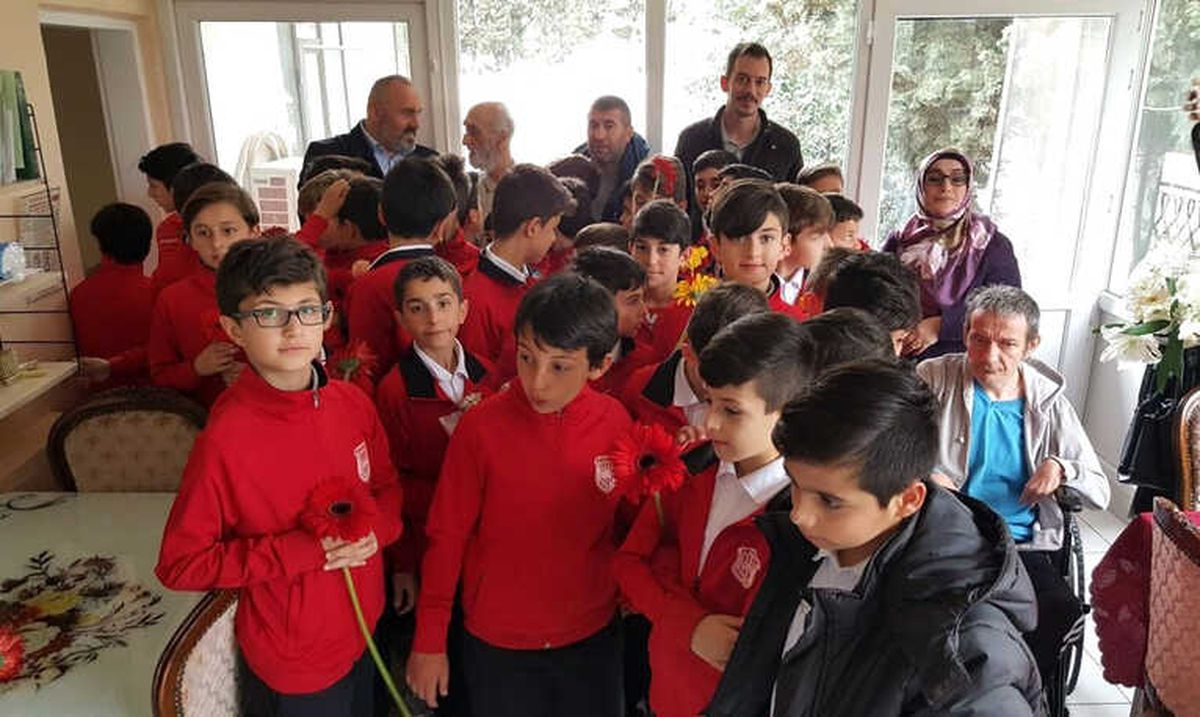 Minik Sporcular Yaşlıları Unutmadı