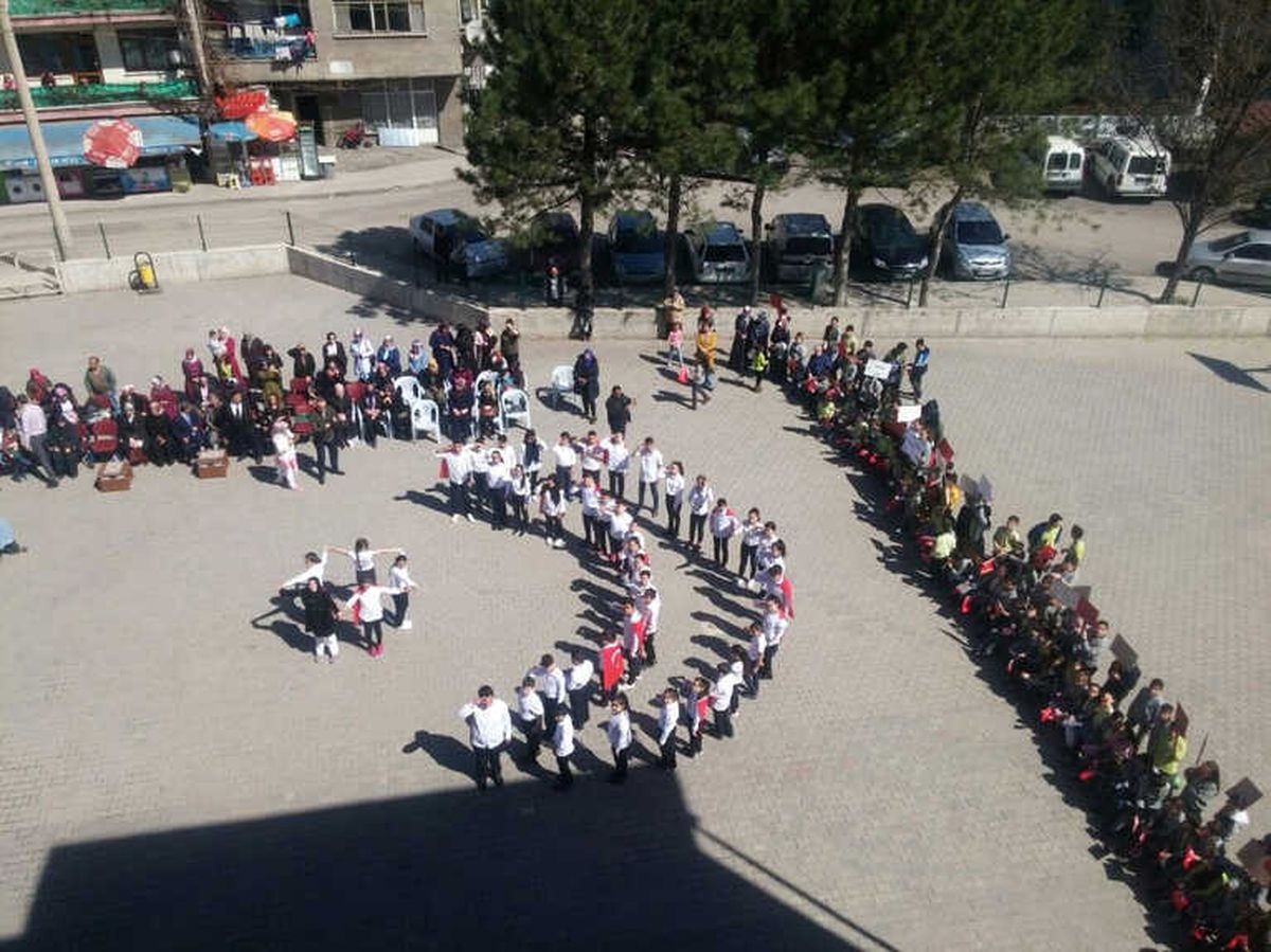 Öğrencilerden Afrin\'e Anlamlı Destek