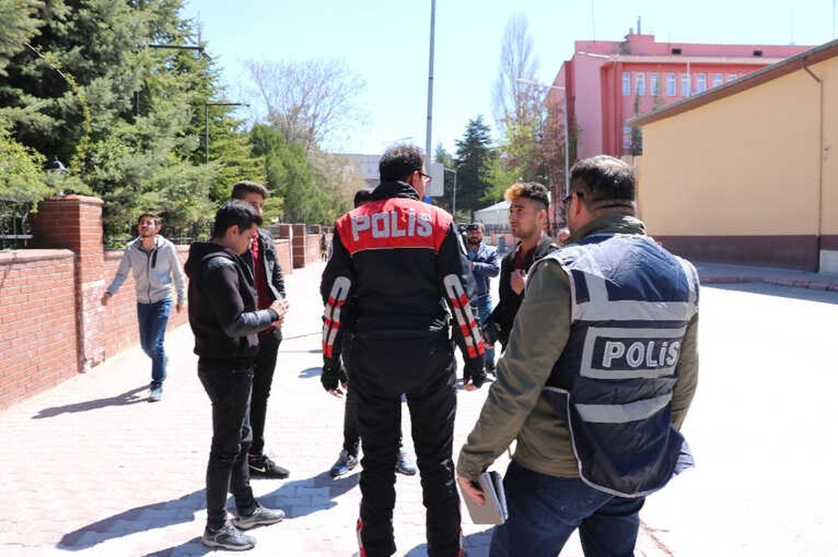 Polis Okul Önlerinde Denetim Uygulaması Yaptı