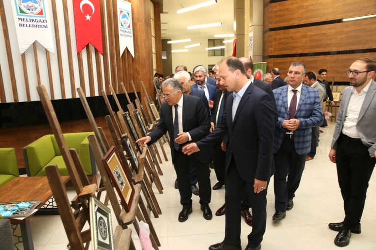 Sergi Salonu Sanat ve Kültürün Hizmetinde