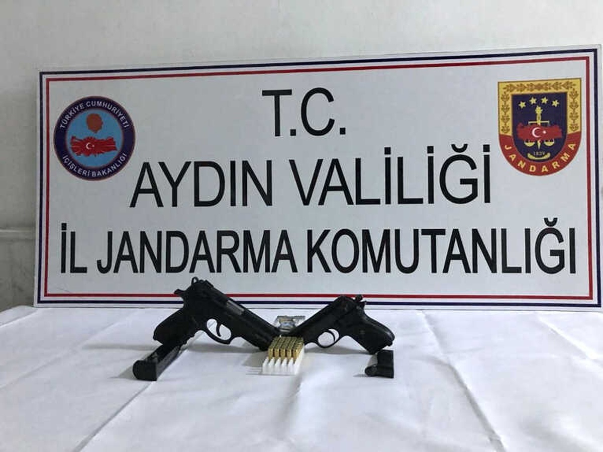 Silah Zoruyla Para İsteyen Şebeke Jandarmadan Kaçamadı
