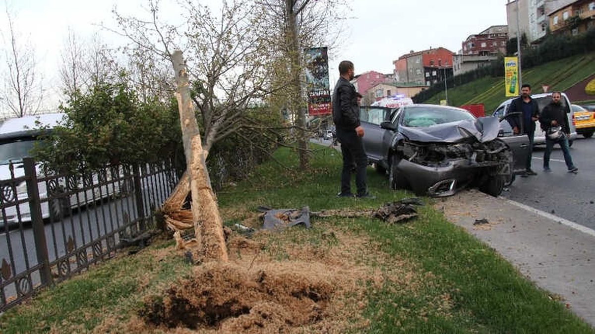 Şişli\'de Polis Aracı Kaza Yaptı: 2 Yaralı