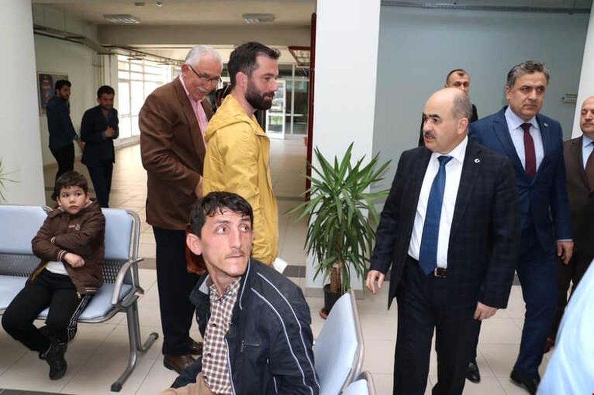 Vali Halk Gününde Vatandaşların Sorunlarını Dinledi
