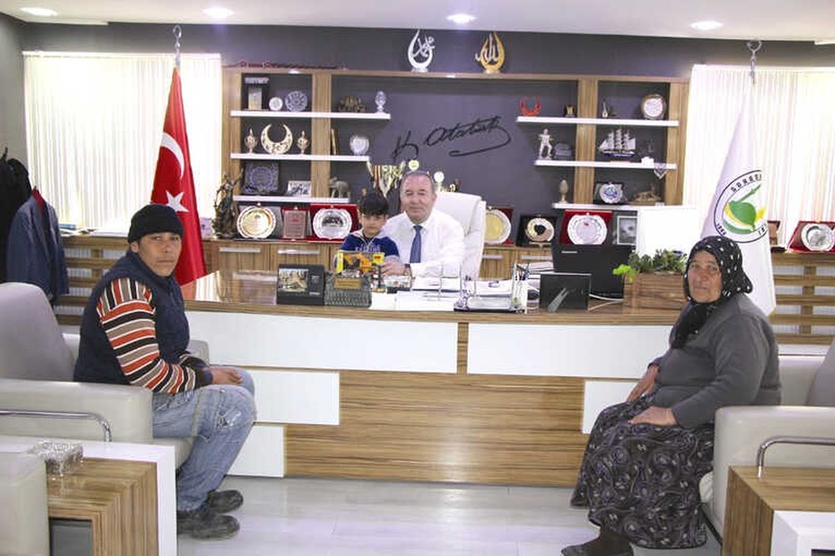 Yangınzede Aileden Şahiner\'e Teşekkür Ziyareti