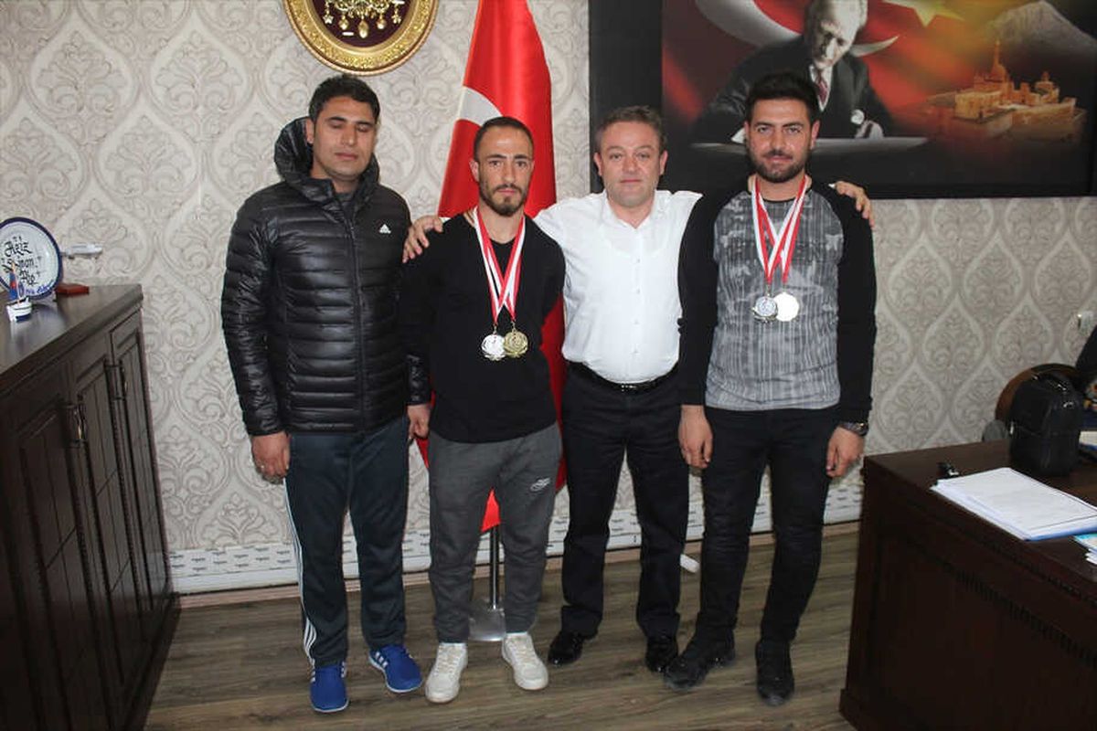 Ağrılı Engelliler Antalya\'dan Madalyayla Döndü