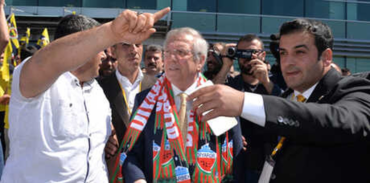 Aziz Yıldırım, Davul-zurna ile Karşılandı