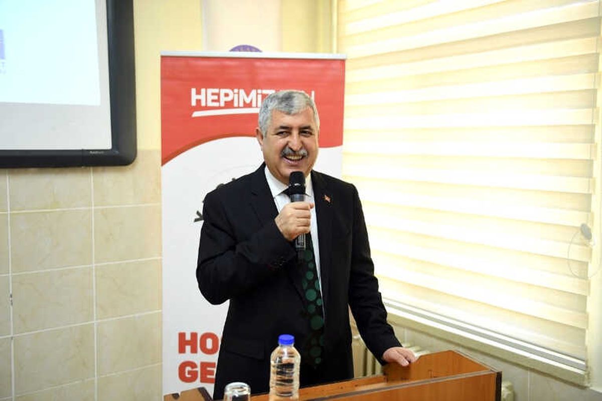 Başkan Polat Öğrencilere Tavsiye