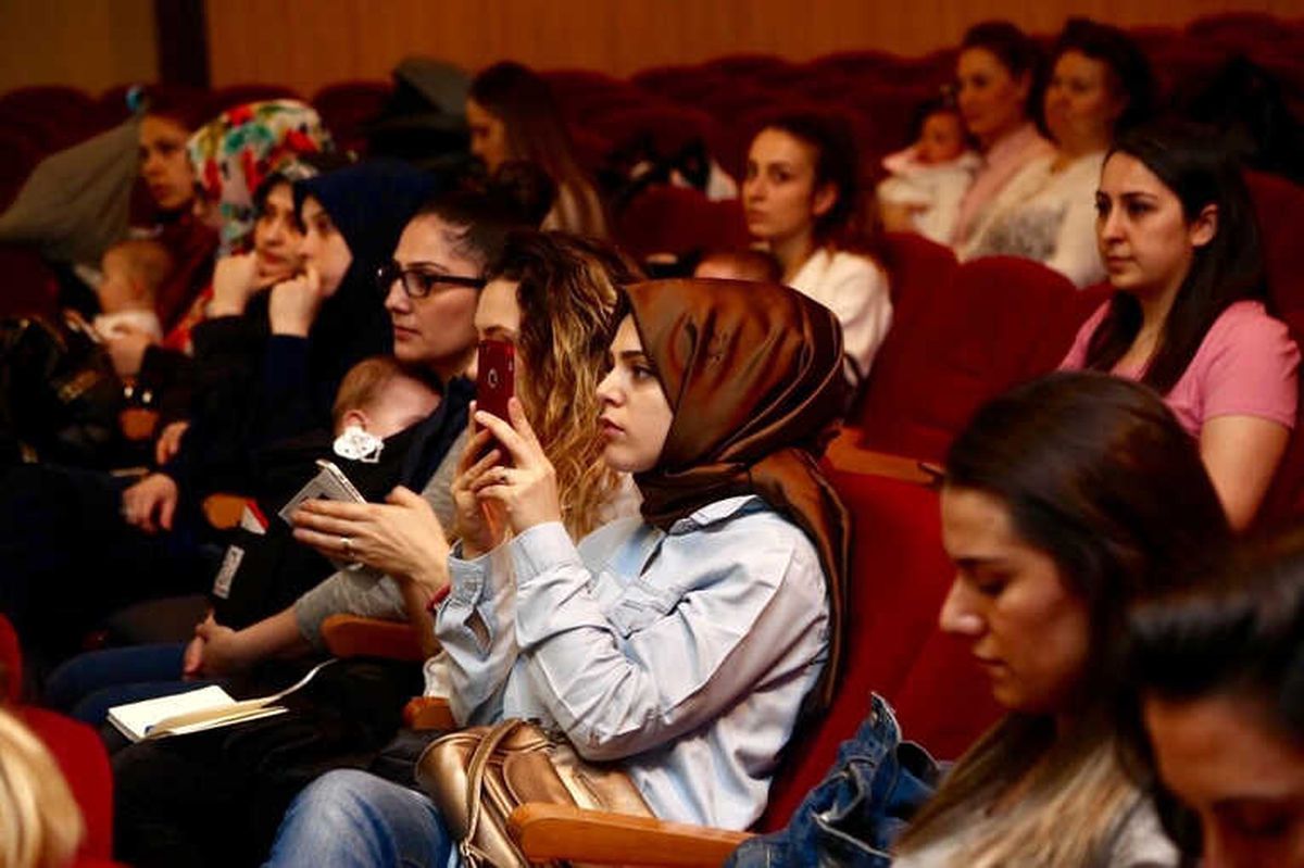 Bebek Uyku Danışmanı Sinem Akınal: "Çocuğu Sallayarak Uyutmak Bayıltmak Anlamına Gelir"